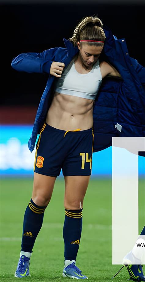 alexia putellas abs